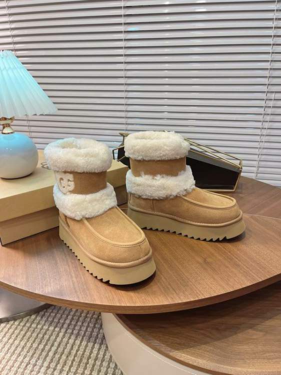Picture of UGG Shoes _SKUUGGsz35-40LL090919714